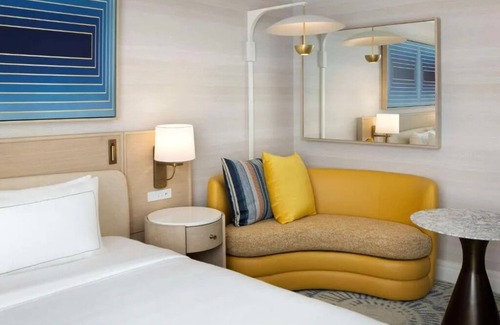 Glencoe Hotel | Infinity Pool Access & Pet Stay Near NorthPark Mall