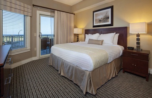 Beachside Village Villa | Villa tranquila en Galveston | Piscina infinita climatizada al aire libre + bañera de hidromasaje al aire libre compartida