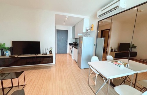 Phra Khanong Nuea Apartamento | Infinity Pool/Sky Bar/City View/1 min walk to BTS/W District/Family Friendly