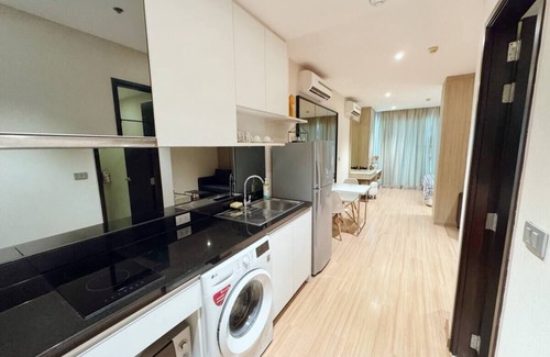 Phra Khanong Nuea Apartamento | Infinity Pool/Sky Bar/City View/1 min walk to BTS/W District/Family Friendly