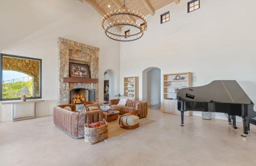 Poway Casa | Infinity Pool Theater Pickleball 360 Views Near Lake Poway Sunset Point Estate by AvantStay