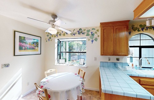 Cloverdale Casa | Infinity Ranch: Wooded Retreat on 7 Acres w/ Continuous Wave Pool & Hot Tub
