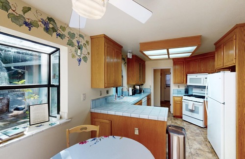 Cloverdale Casa | Infinity Ranch: Wooded Retreat on 7 Acres w/ Continuous Wave Pool & Hot Tub