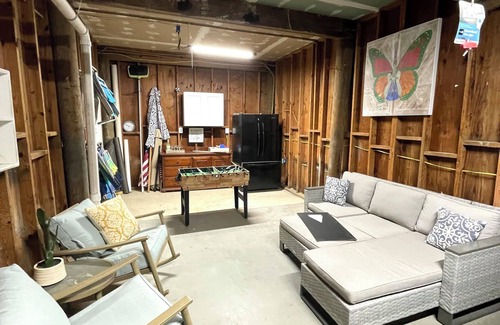 Sandbridge Casa | Inground Pool! 3 min walk to beach, dining. Dog friendly! 5 BR Sleeps 16