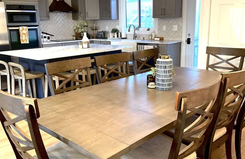 Sandbridge Casa | Inground Pool! 3 min walk to beach, dining. Dog friendly! 5 BR Sleeps 16