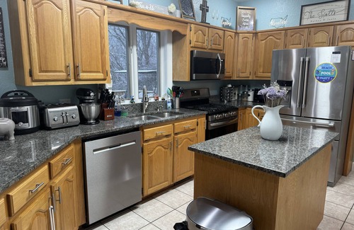 Carthage Casa | Inground Pool, Hot Tub, Movie Theater, 6 bedrooms, 3 Baths in Carthage, MO