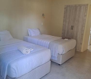 Ermelo Casa | Ingwenya Guesthouse