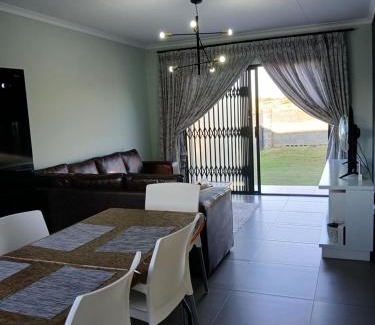 Estcourt Casa | Inkazimulo Airbnb