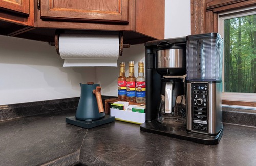 Circleville Cabina | Inkwell Gardens: A Modern Cabin in Middletown Close to Legoland, Golf, Hiking+