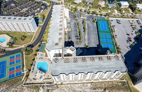 Holiday Isle Condominio | Inlet Reef 402 2 Bedroom Condo by RedAwning