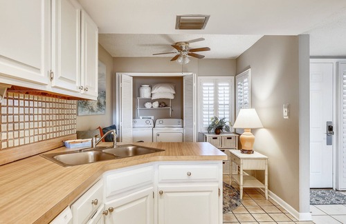 Holiday Isle Condominio | Inlet Reef 617 2 Bedroom Condo by RedAwning