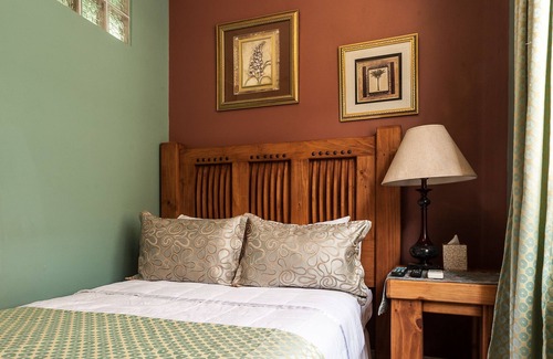 Newtown Hotel | Inn at 87