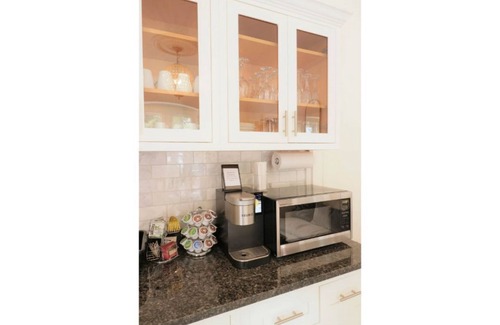 Portland Hotel | Inn at Park Spring 2 - Self Check In - Parking