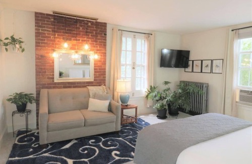 Portland Hotel | Inn at Park Spring 2 - Self Check In - Parking