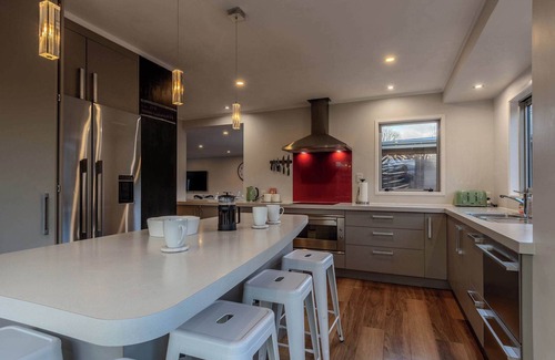 Lynmore Casa | Inn Lewis | Beside the Redwoods with Spa Pool