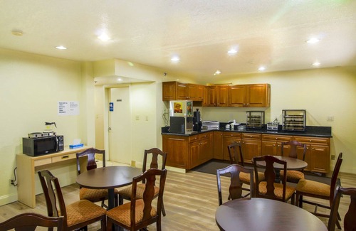Hunt Club Hotel | Inn of America - Palm Beach Gardens