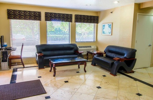 Hunt Club Hotel | Inn of America - Palm Beach Gardens