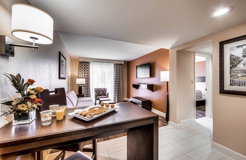 Park Shore Hotel | Inn of Naples, Tapestry Collection by Hilton