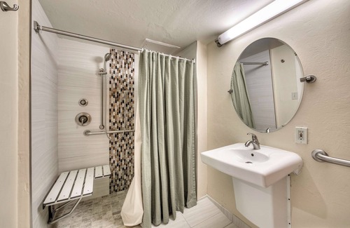 Park Shore Hotel | Inn of Naples, Tapestry Collection by Hilton