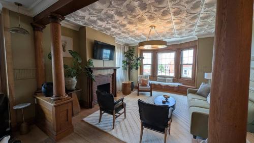 South Main Street Apartamento | Inn on Main - Downtown Penthouse