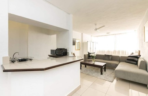 Greater Johannesburg Metropolitan Area Hotel | Inn & Out Sandton Park