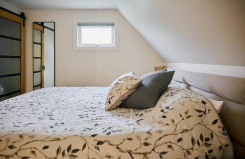 Lincoln Casa | Inn The Orchard, Modern Cottage, private Hot Tub