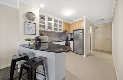 Braddon Apartamento | Inner-City 2-Bed with Parking, Pool, Gym & BBQ