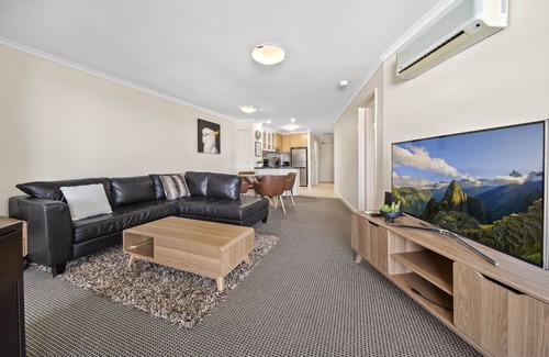 Braddon Apartamento | Inner-City 2-Bed with Parking, Pool, Gym & BBQ