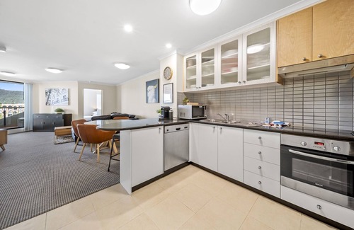 Braddon Apartamento | Inner-City 2-Bed with Parking, Pool, Gym & BBQ