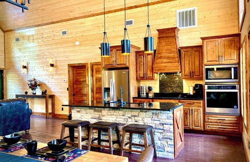 Pickens Cabina | INNER PEACE 2024 Luxury Cabin: XL Hot Tub 2Firpl - Perfect for family & friends