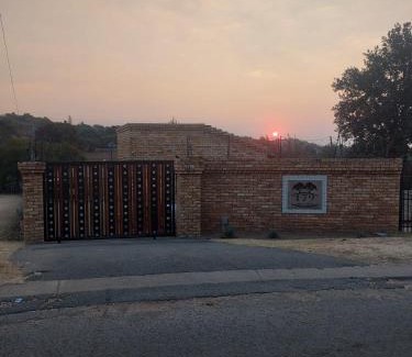 Krugersdorp Casa | Inni Bush Guesthouse