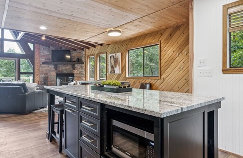 Innsbrook Chalet De Esquí | Innsbrook Lakeside Chalet with Private Dock