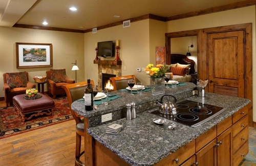 West End Casa | Innsbruck Aspen Deluxe One-Bedroom Garden Residence 1, Located on Main Street