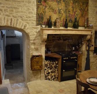 Beaune City Centre Apartamento | INSOLITE Le logement des gardes de la porte de Beaune au XVIIe siècle ATYPIQUE