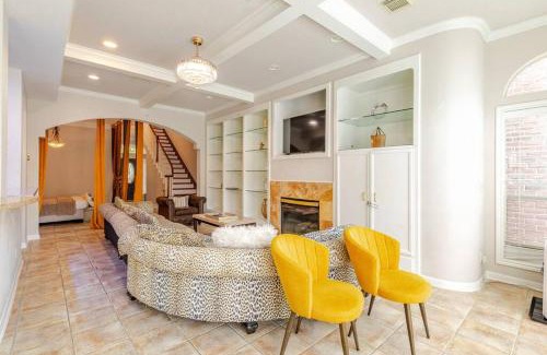 Uptown Casa | INSPERIT Home at Galleria with heated pool spa