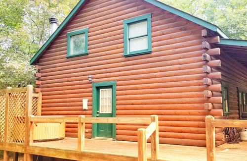 Epworth Cabina | 2 br / 2ba, bañera de hidromasaje. Chimenea de leña, mesa de billar, televisión por satélite, cocina completamente amueblada.