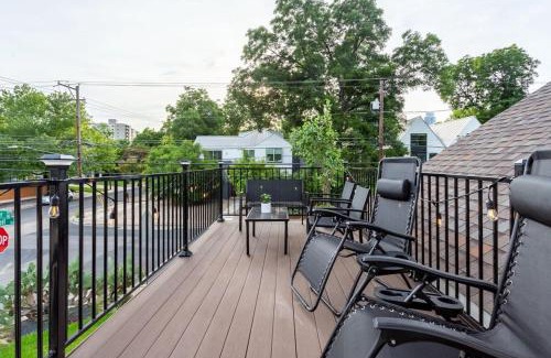 East Cesar Chavez Casa | Insta-worthy - 6BR Home Rainey Street - 6 min walk