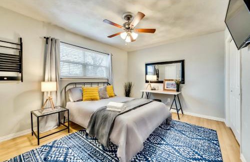 Old East Dallas Apartamento | Insta-Worthy Flat and Arboretum Tickets Included