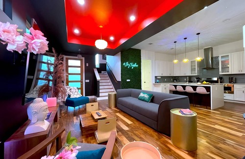 MLK Casa | Insta-worthy Funky Palace in East Austin