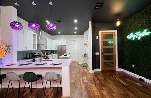 MLK Casa | Insta-worthy Funky Palace in East Austin