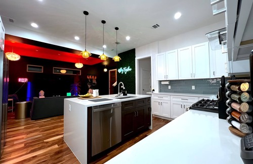 MLK Casa | Insta-worthy Funky Palace in East Austin