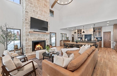 Tamarack Resort Chalet De Esquí | Insta worthy getaway just steps from the chairlift, and minutes from the lake.