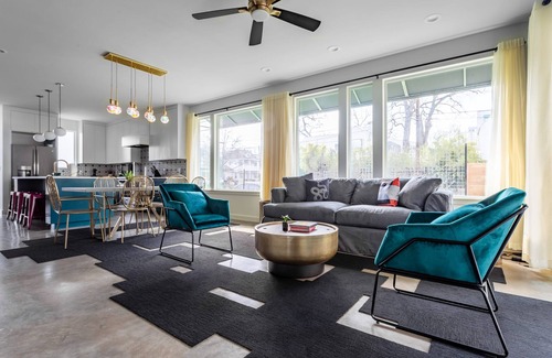 East Cesar Chavez Casa | Insta-worthy Two House Corner Compound