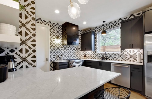 East MLK Casa | InstaWorthy Group Travel Retreat | 3.5 Miles to DT