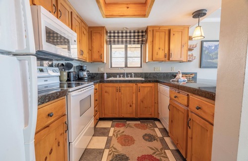 June Lake Condominio | 2 dormitorios, rey, reina, 2 dobles, reina sofá cama