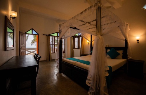 Thiranagama Hotel | International Beach Hotel and Restaurant