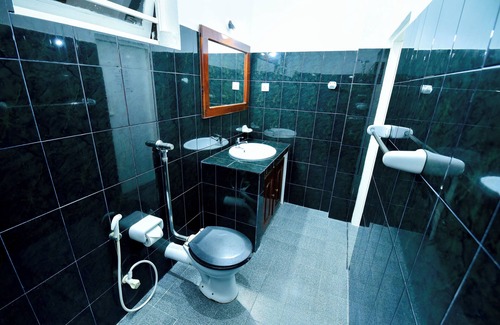 Thiranagama Hotel | International Beach Hotel and Restaurant