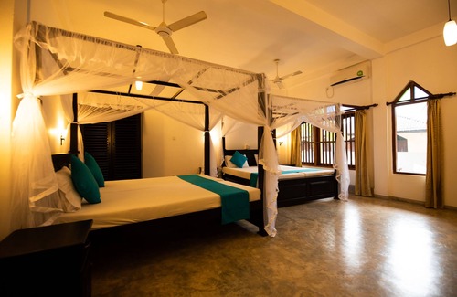 Thiranagama Hotel | International Beach Hotel and Restaurant