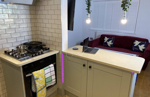 West Thornton Casa | Intimate 1-Bedroom Sanctuary in the Heart of London