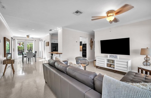 Coral Heights Casa | Intimate 4 BR W/Heated Pool + Amazing Outdoor Area